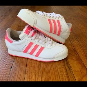 Adidas Samoa Women’s Size 9